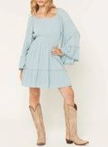 Vestido mini bordado de mangas acampanadas